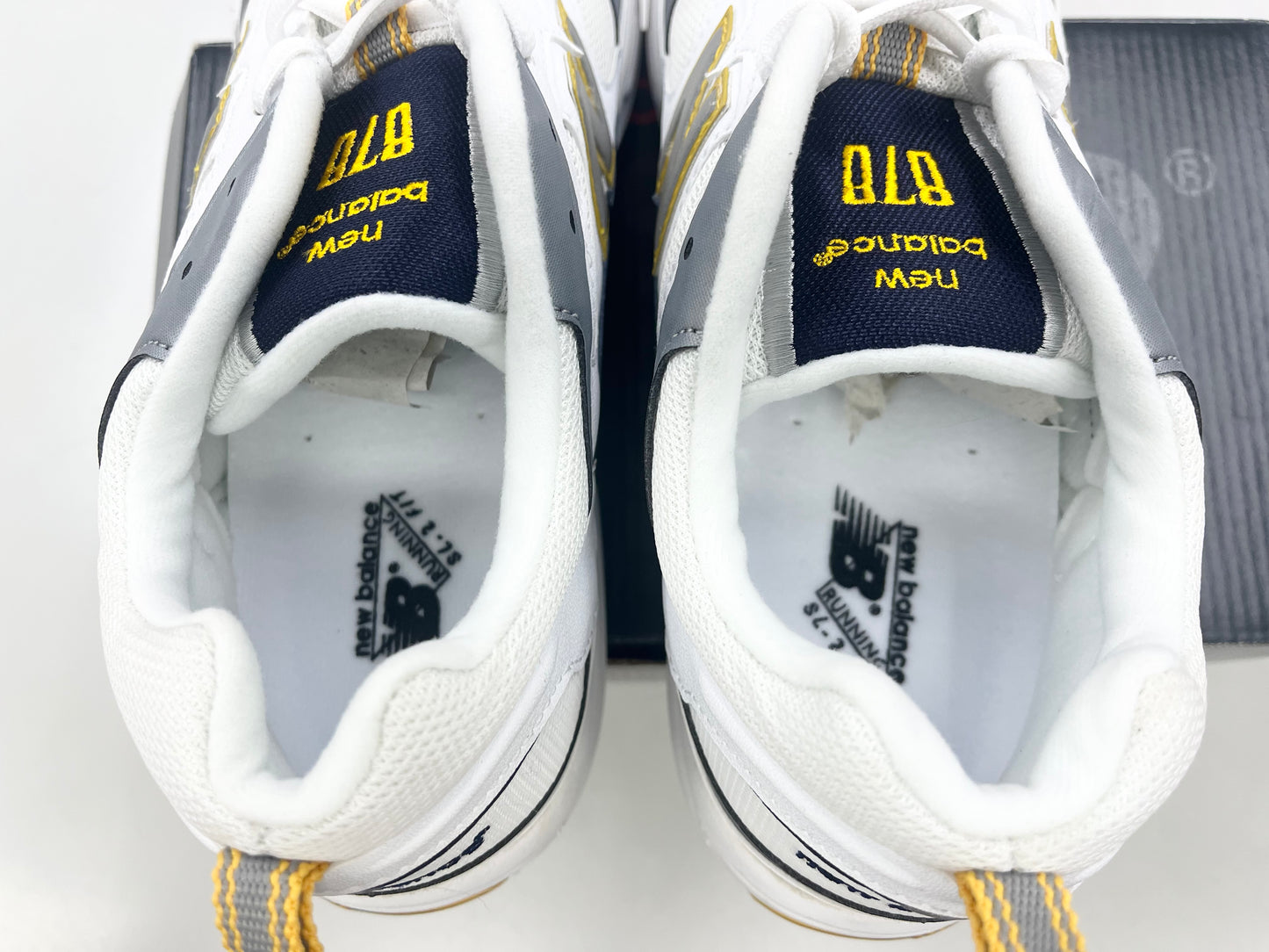 SZ: 10 Men. 90’s New Balance CM878WN white navy maize.