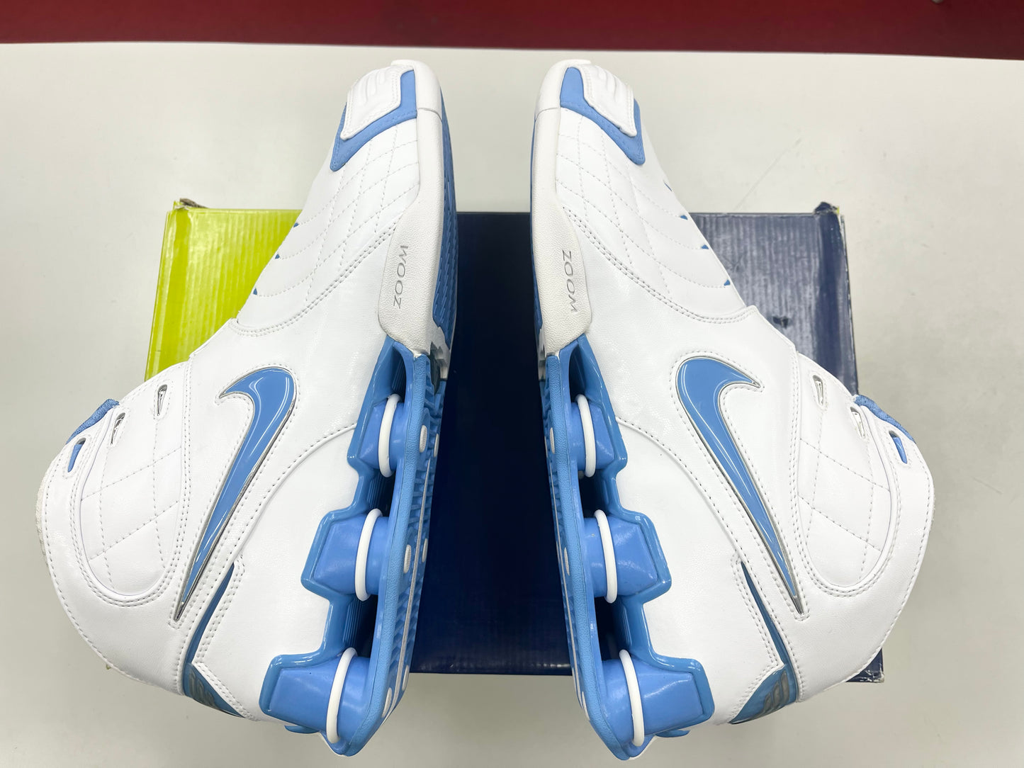 SZ 10 Men. 2005 Nike Shox Vince Carter V.