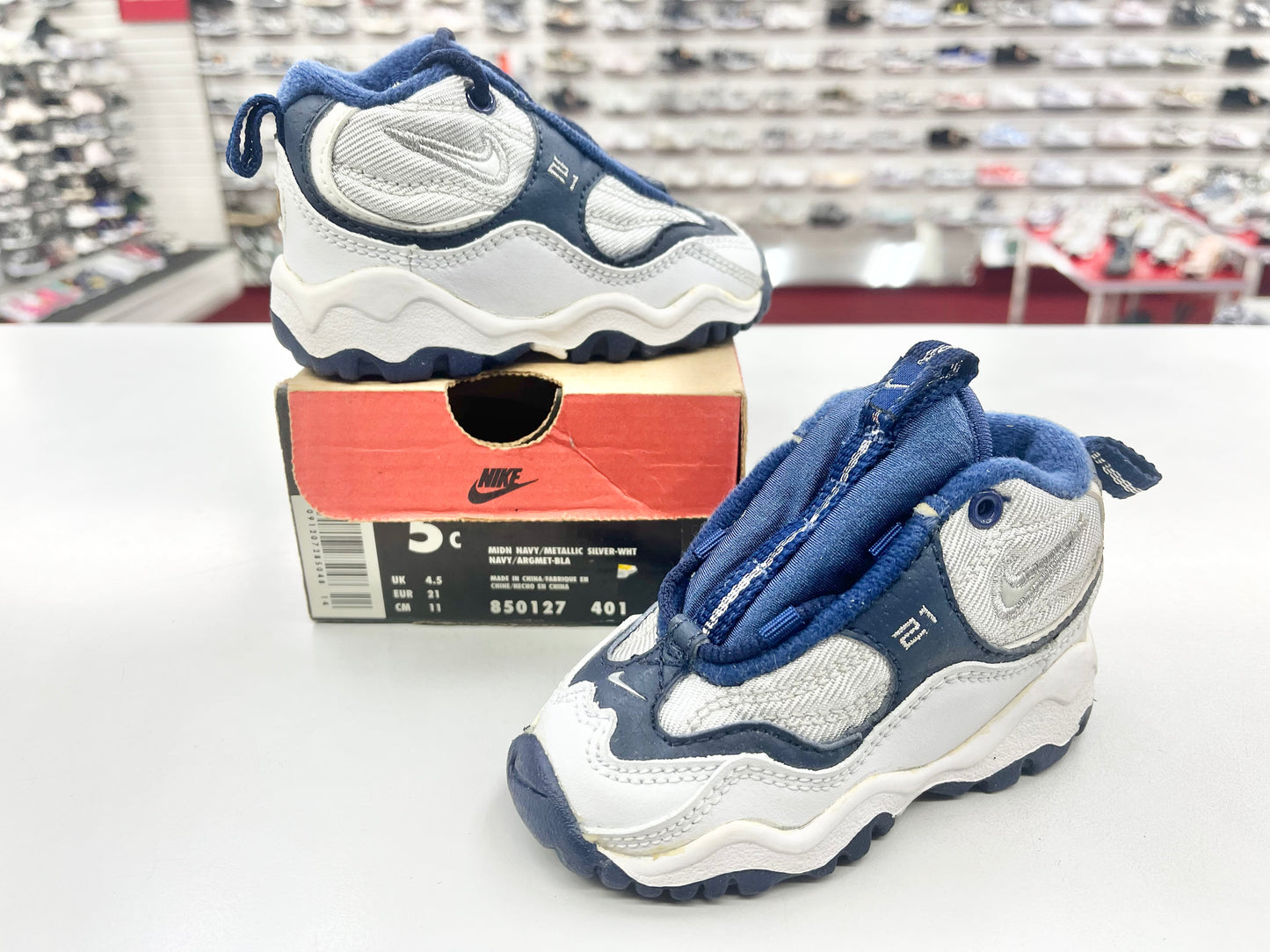 SZ 5C. 1998 Baby Nike Speed Flash Deion Sanders.
