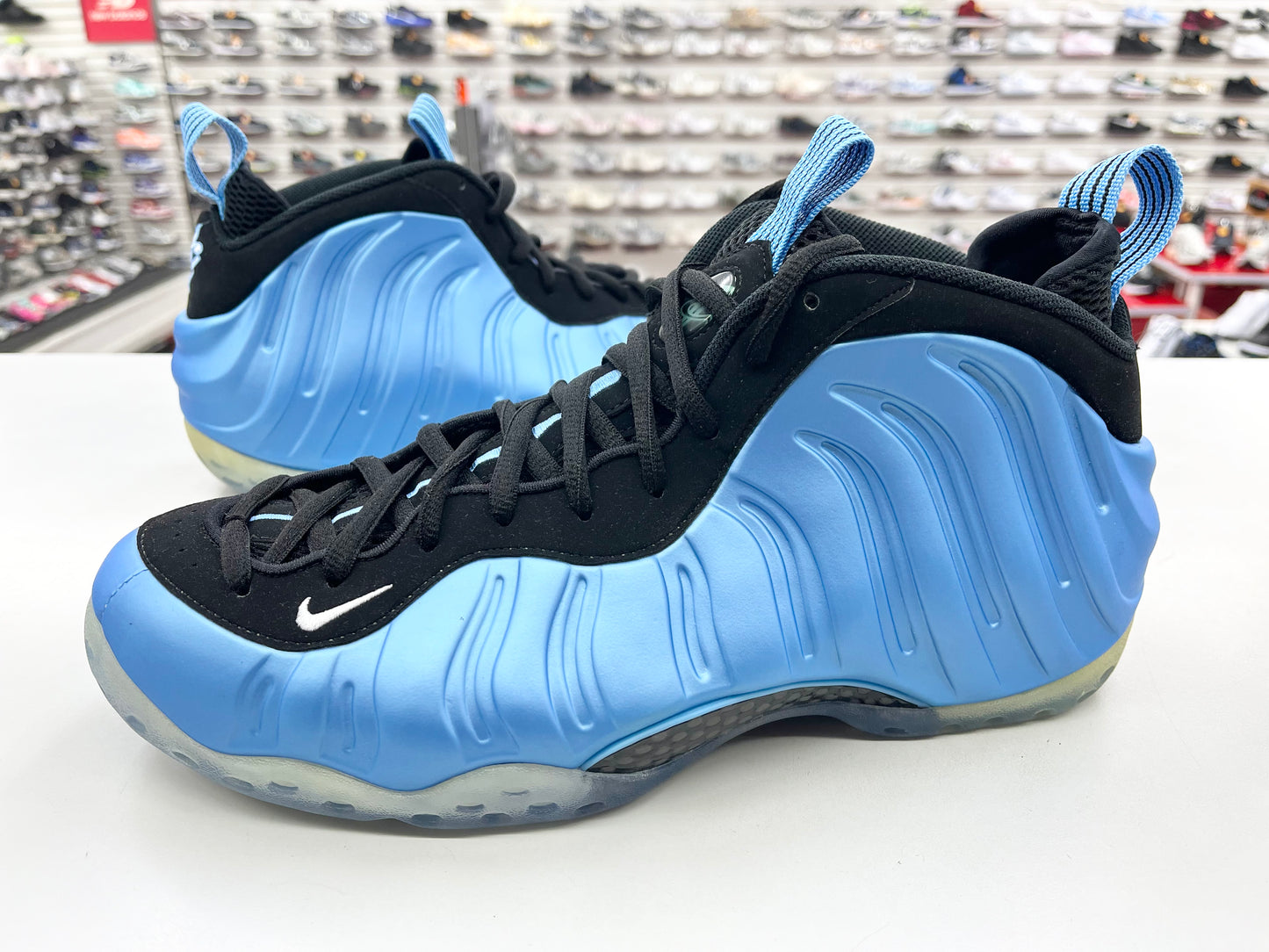 SZ 11.5 Men. 2016 Nike Foamposite One Univ. Blue.