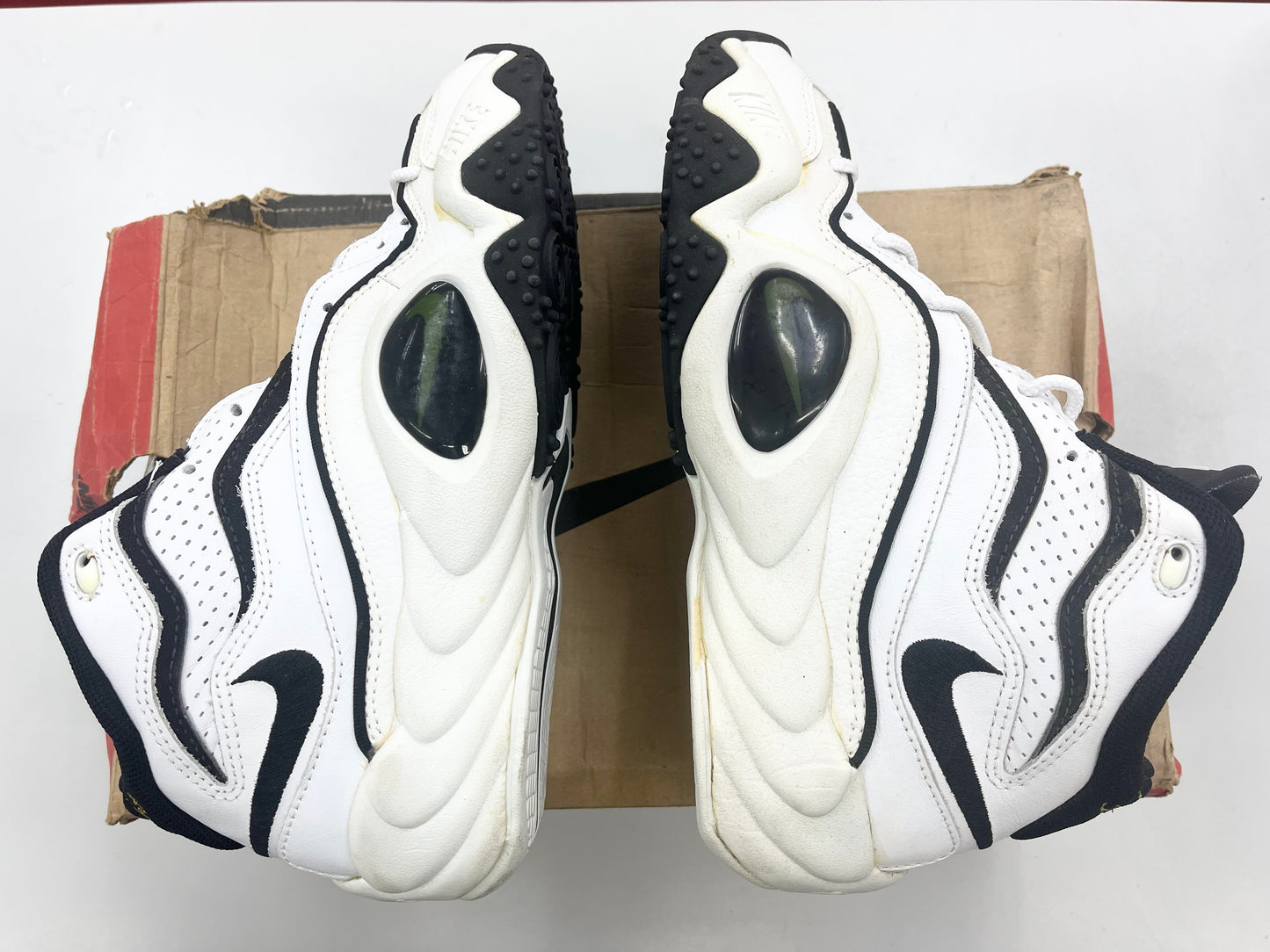 SZ 10 Men. 1996 Nike Air Flight Turbulence.