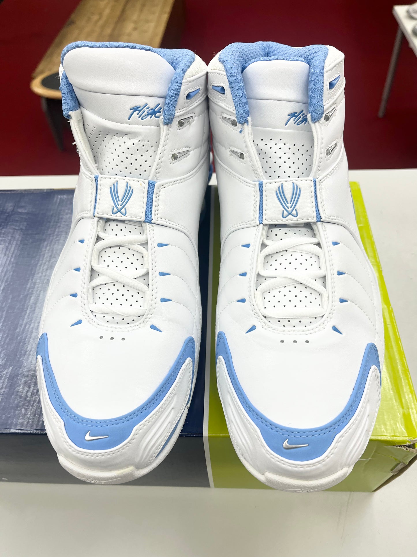 SZ 10 Men. 2005 Nike Shox Vince Carter V.