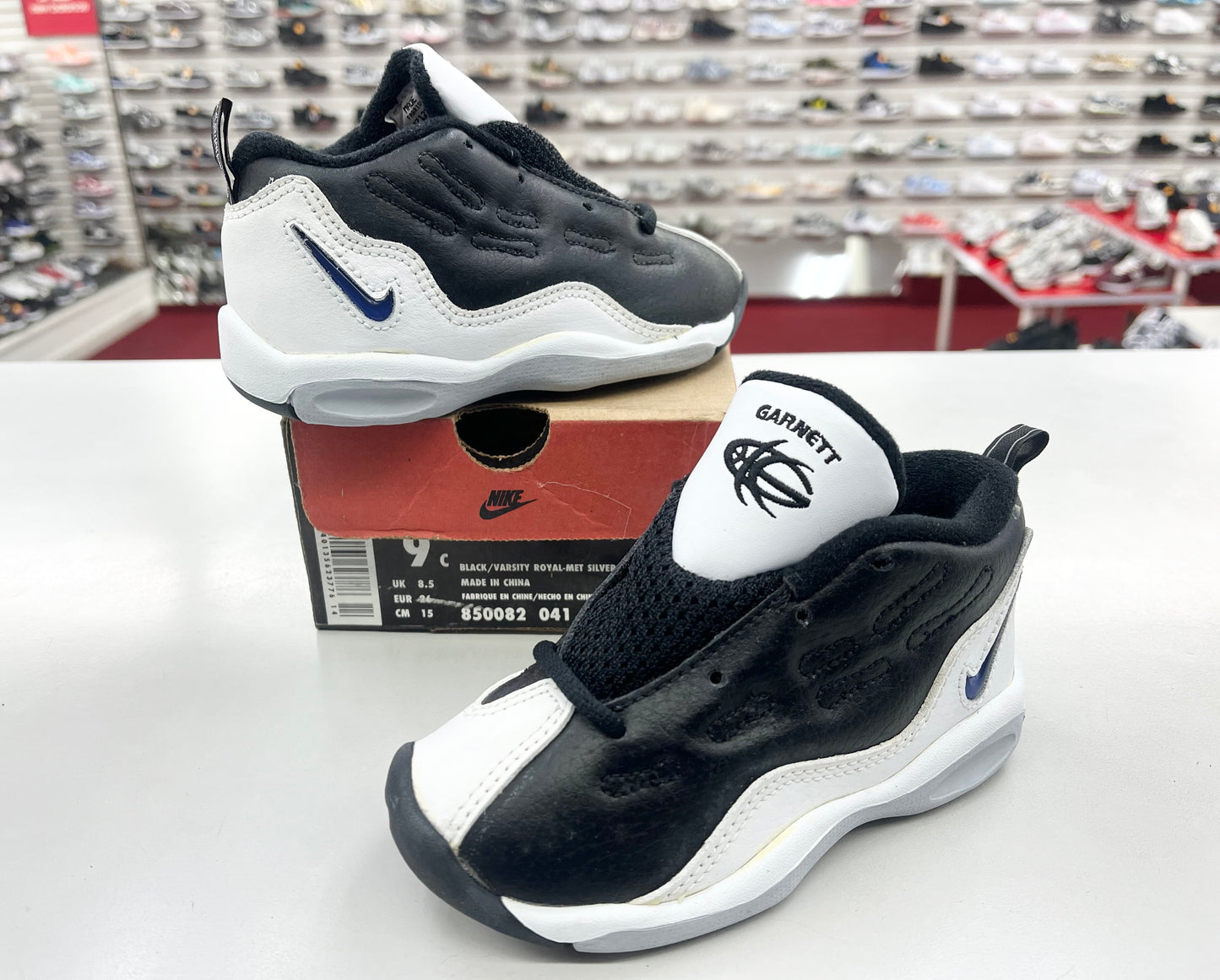 SZ 9C. 1997 Baby Nike Kevin Garnett.