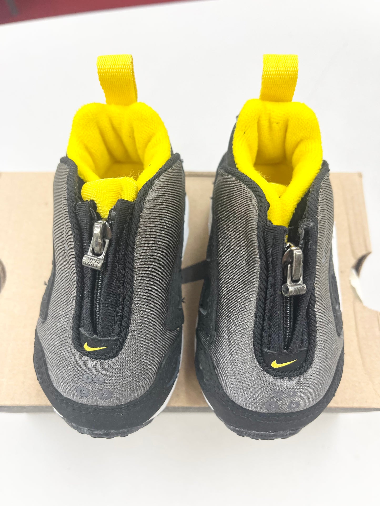 SZ 2.5C. 1999 Baby Nike Sunder Max.