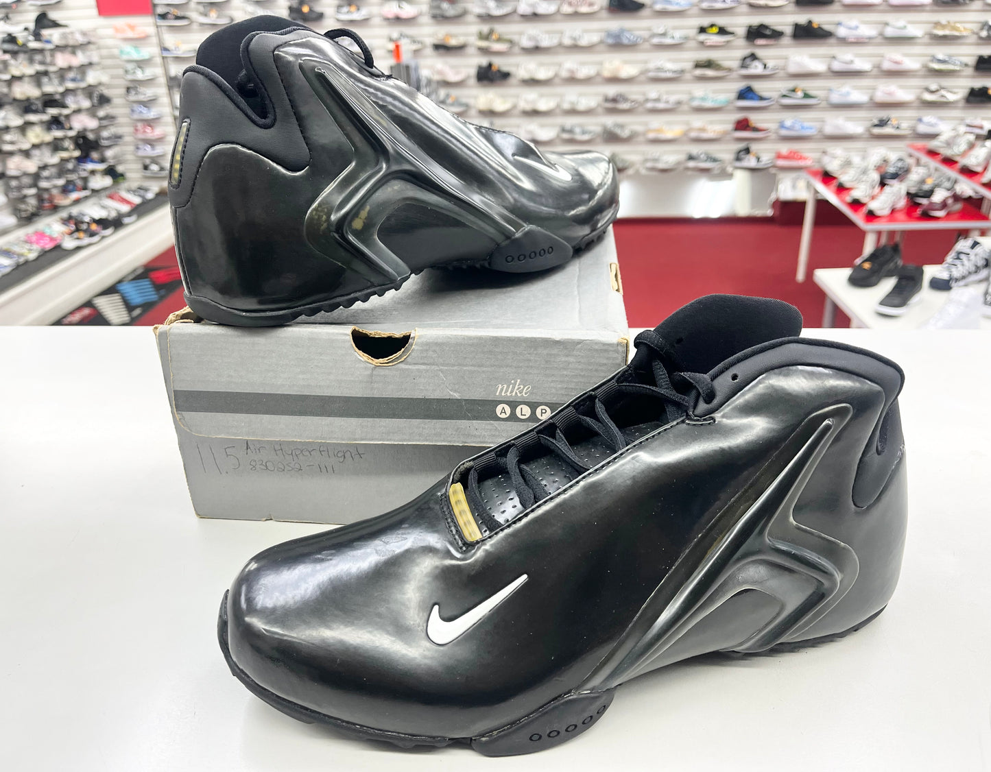 SZ 11.5 Men. 2001 Nike Air Hyper Flight.