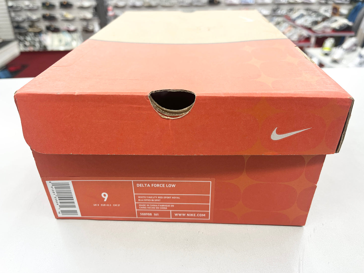SZ 9 Men. 2004 Nike Delta Force Low.