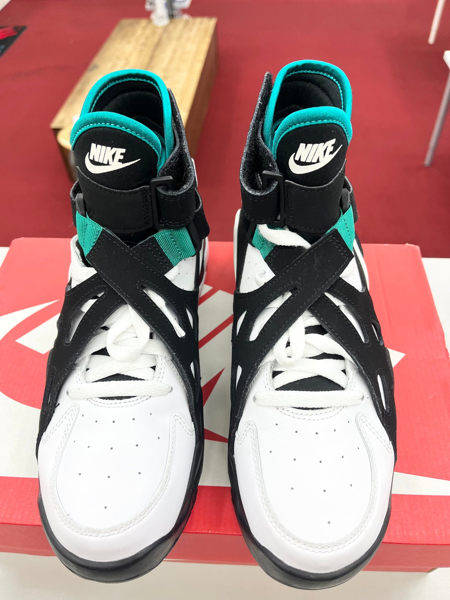 SZ 8 Men. 2016 Nike Air Unlimited David Robinson.