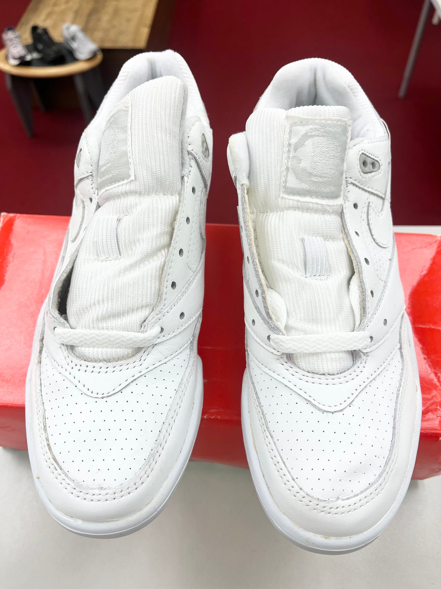 SZ 7.5 Men. 1991 Nike Air Tour Challenge.