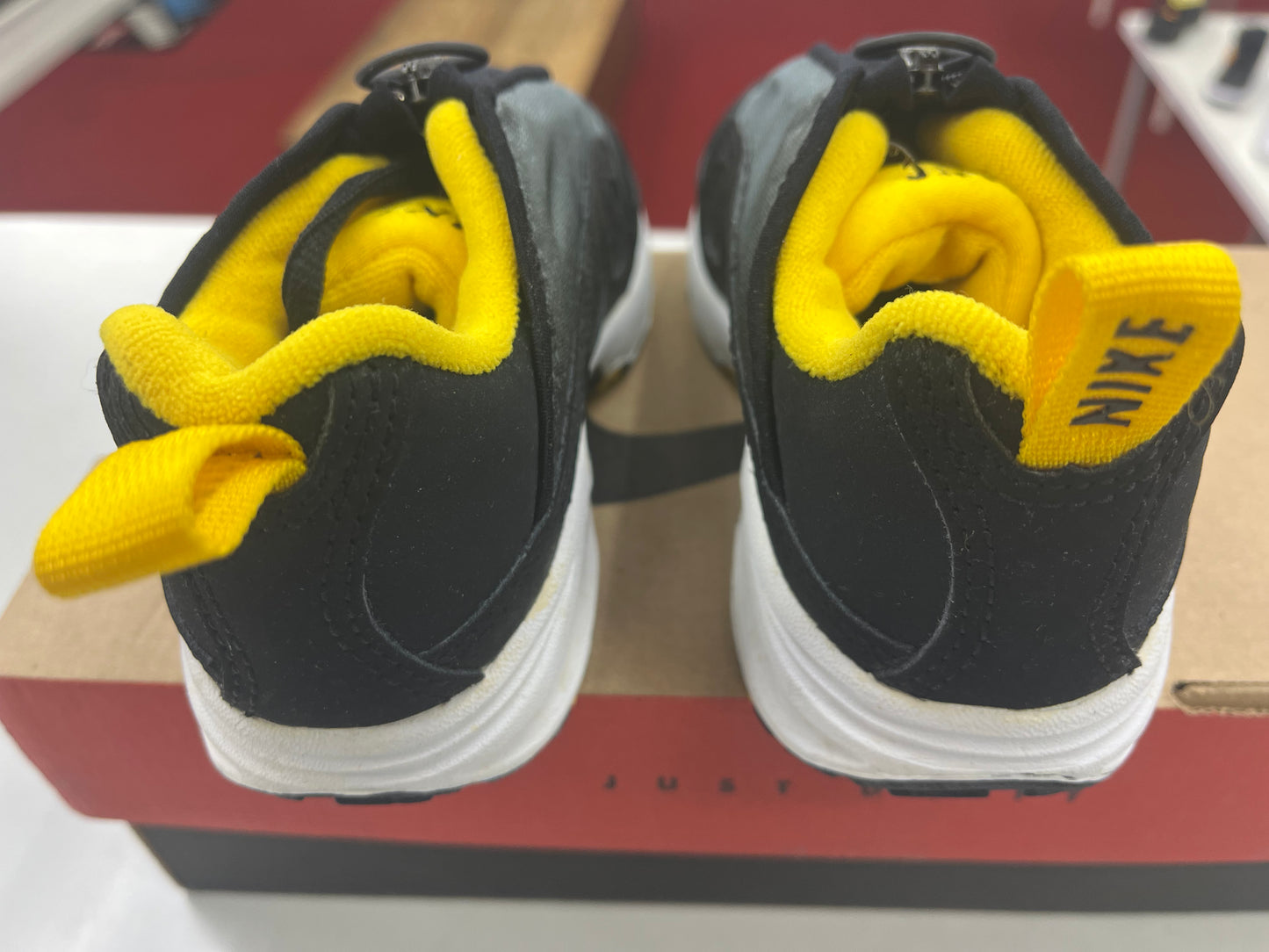 SZ 10.5C. 1999 Kids Nike Sunder Max BP.