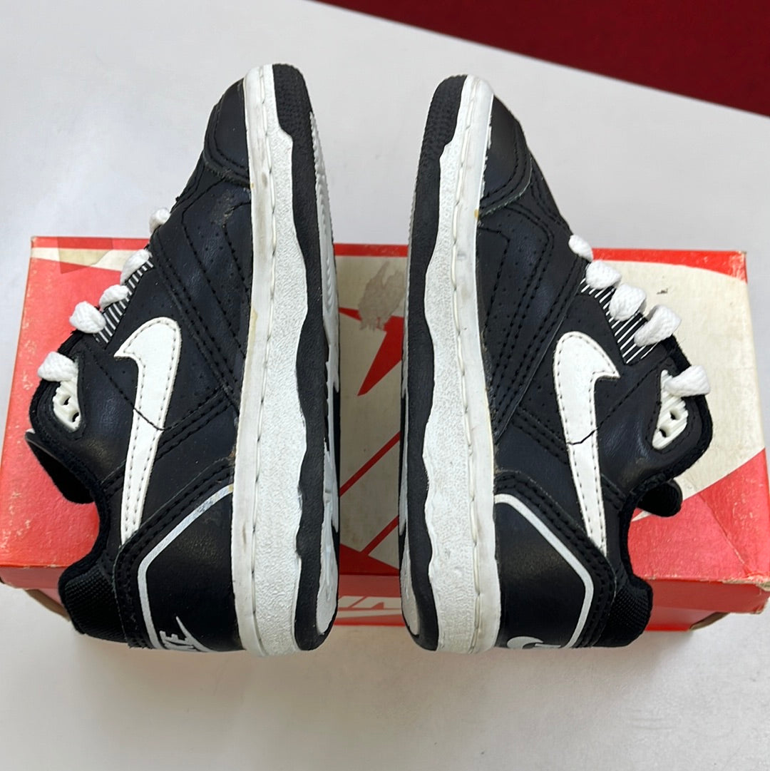 SZ 9C. 1990 Baby Nike Quantum Force II Low.