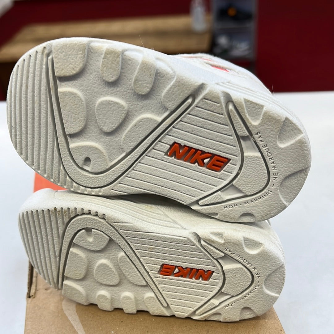 SZ 2C. 2003 Baby Nike Trainer SC Hi.