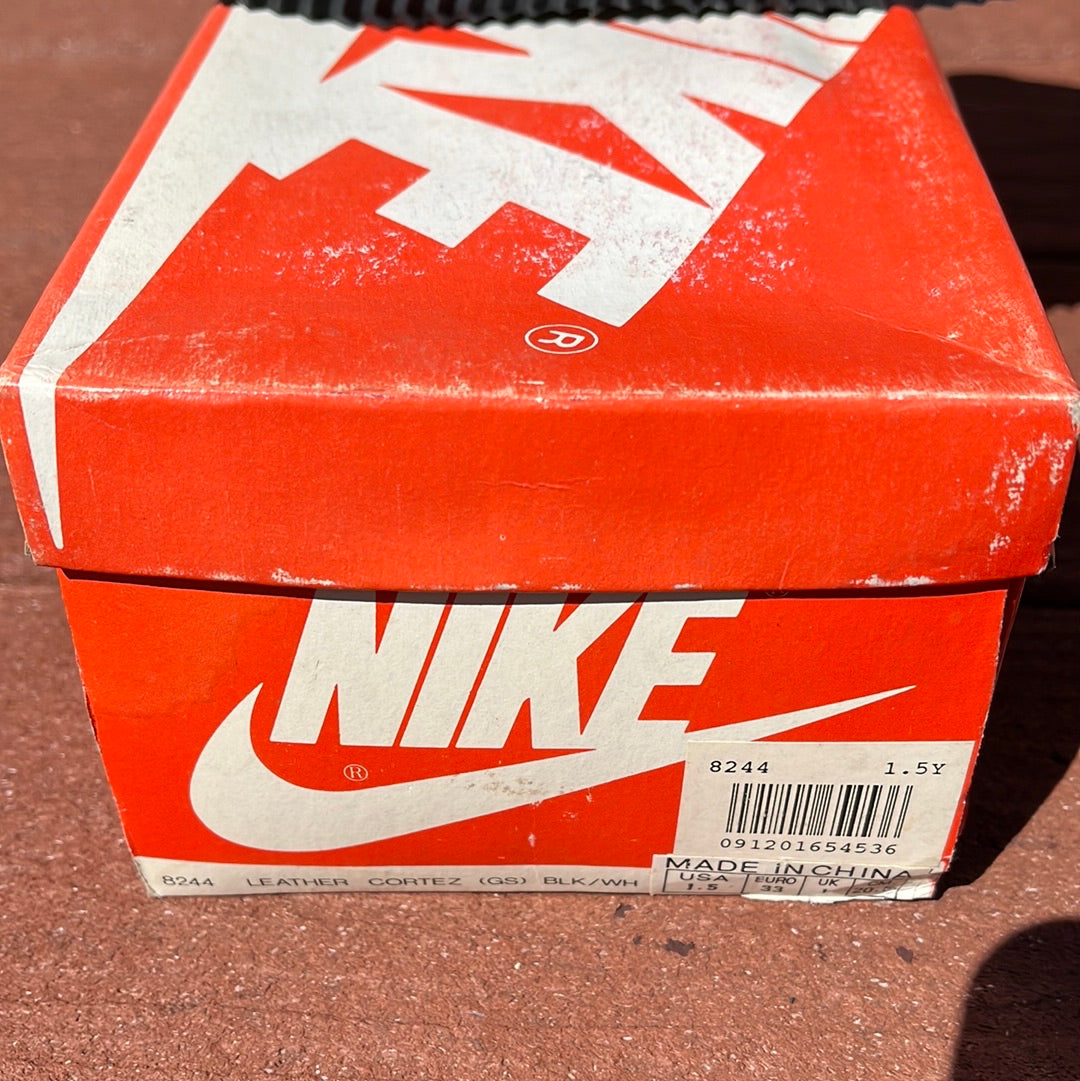 SZ 1.5Y Kids. 1990 Nike Leather Cortez.