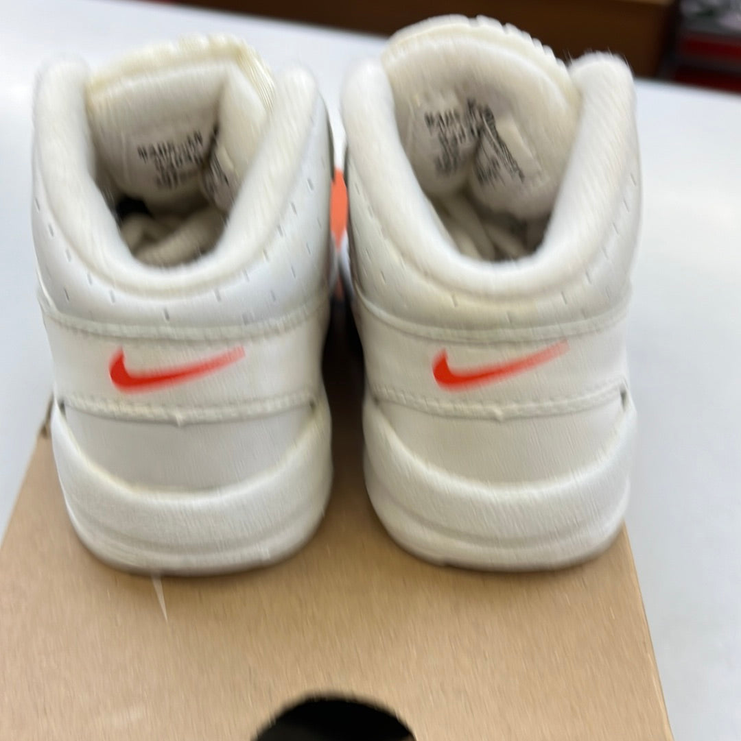 SZ 2C. 2003 Baby Nike Trainer SC Hi.
