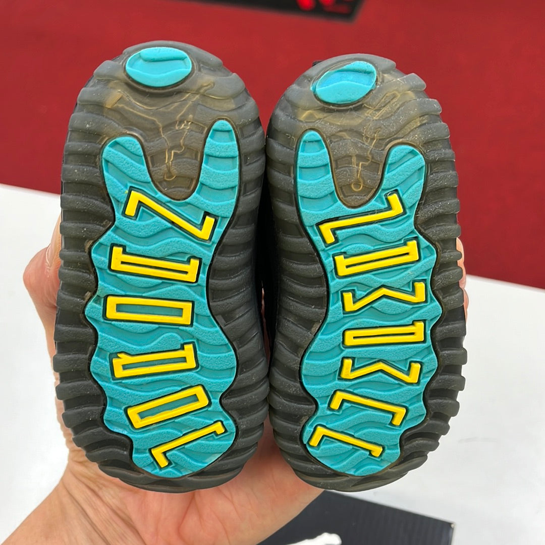 SZ 4C. 2013 PreOwned Jordan 11 Gamma Blue.