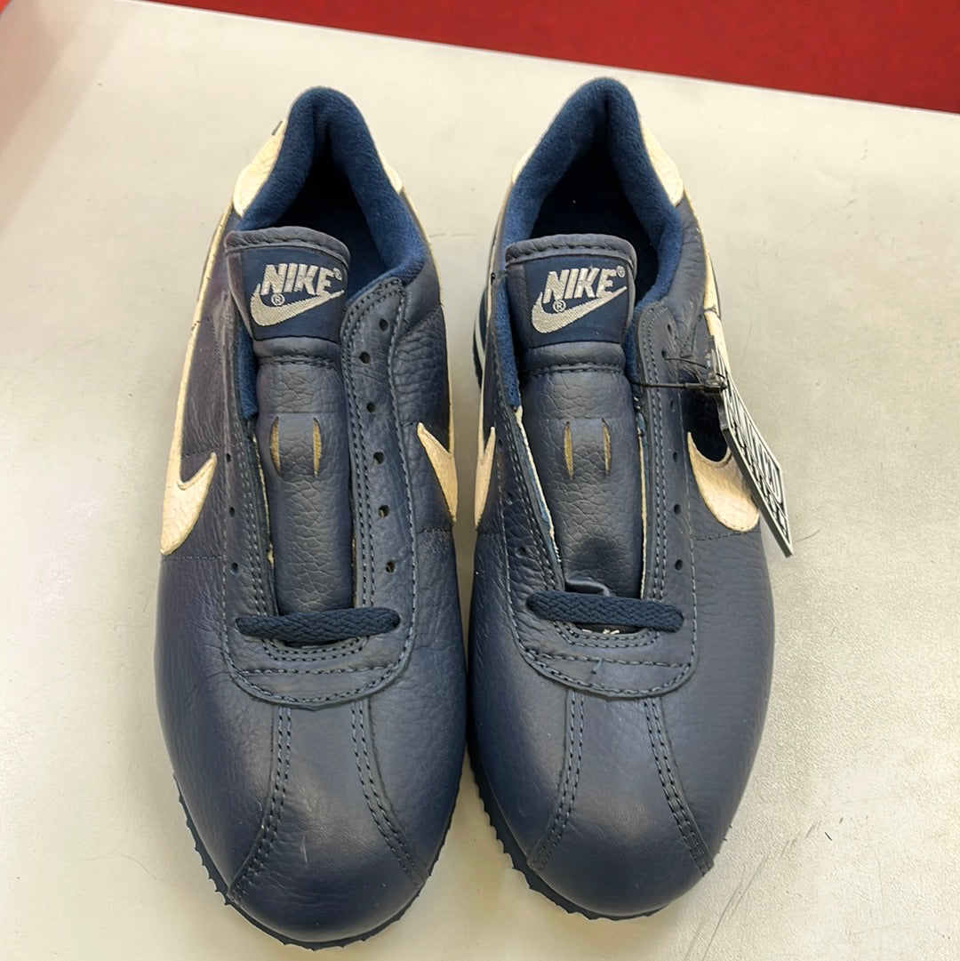 SZ 8.5 men. 1990 Nike Leather Cortez Limited.
