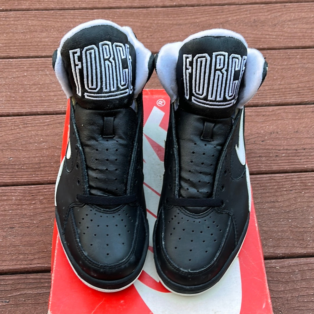 SZ 8.5 Men. 1991 DS Nike Court Force Mid.