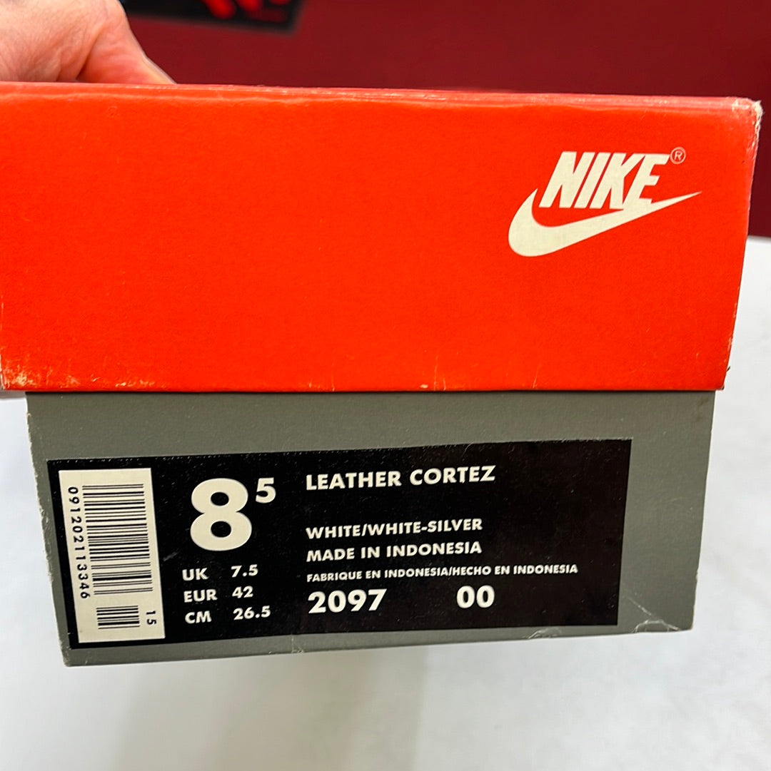 SZ 8.5 men. 1996 Nike Leather Cortez Safari.