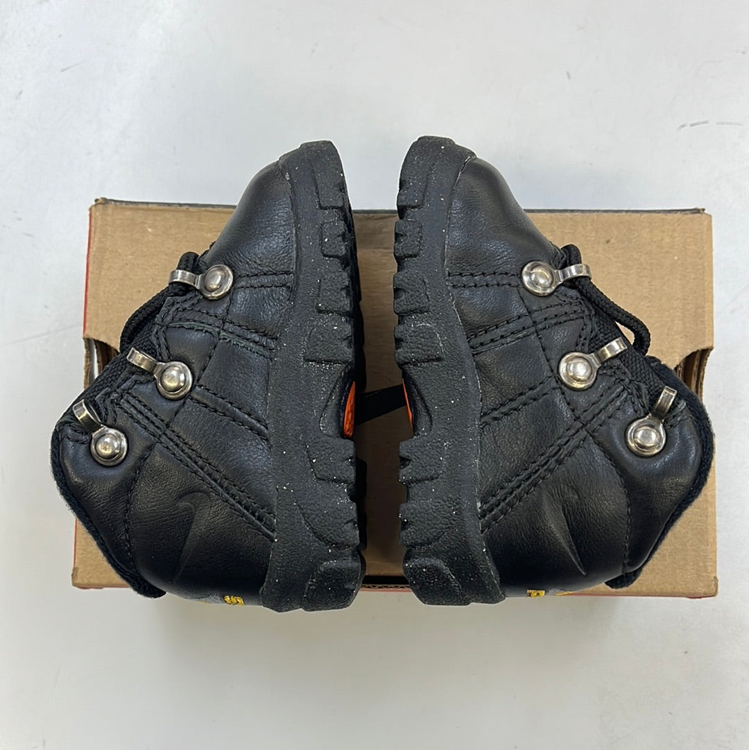 SZ 2.5C. 1997 Baby Nike Saigar ACG.