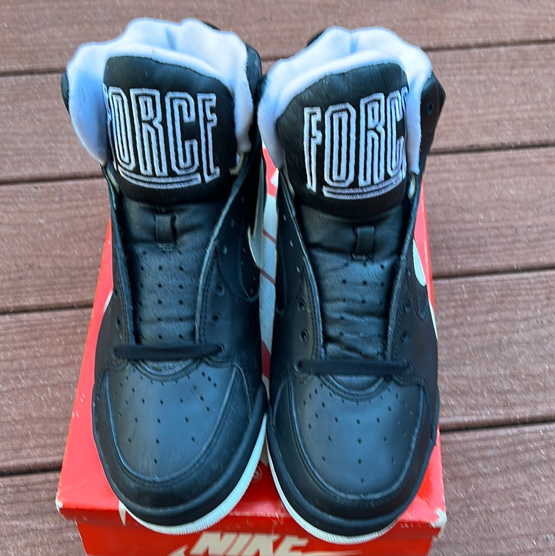 SZ 9.5 Men. 1991 DS Nike Court Force Mid.