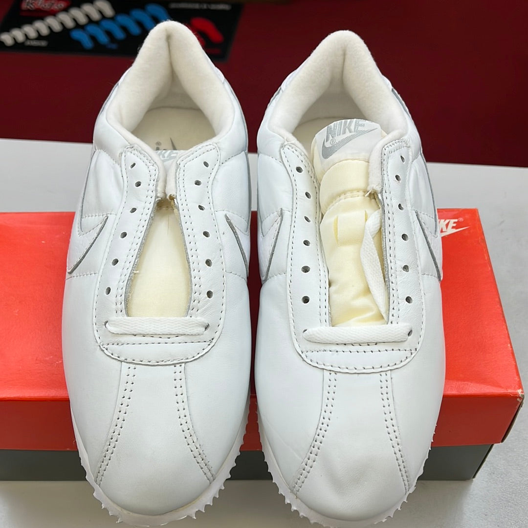 SZ 8.5 men. 1996 Nike Leather Cortez Safari.