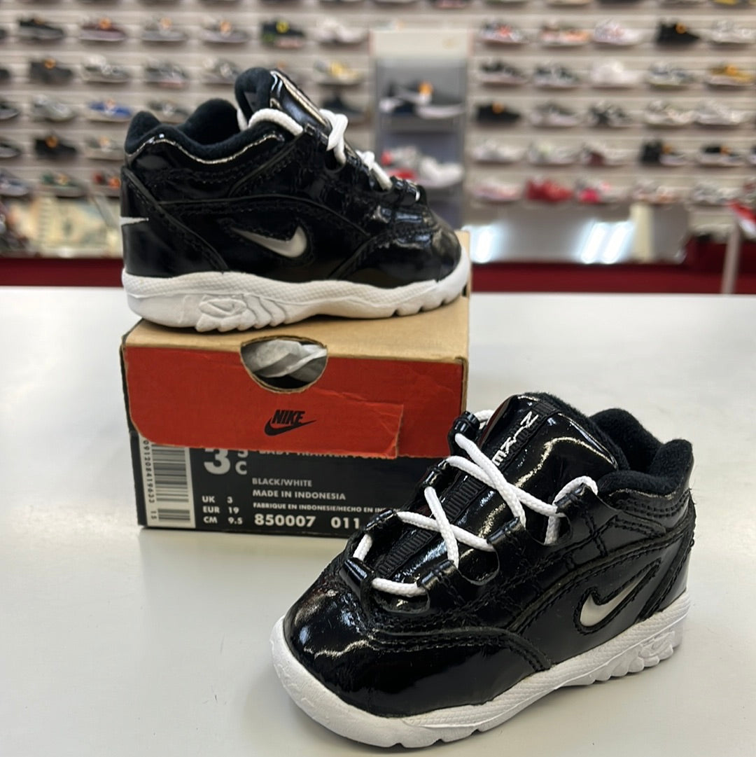 SZ 3.5C. 1996 Baby Nike Trainer Point.