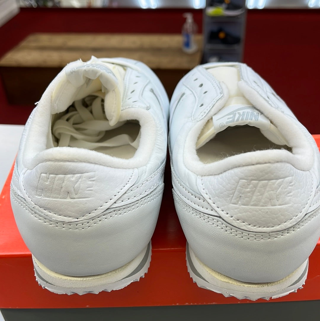 SZ 8.5 men. 1996 Nike Leather Cortez Safari.
