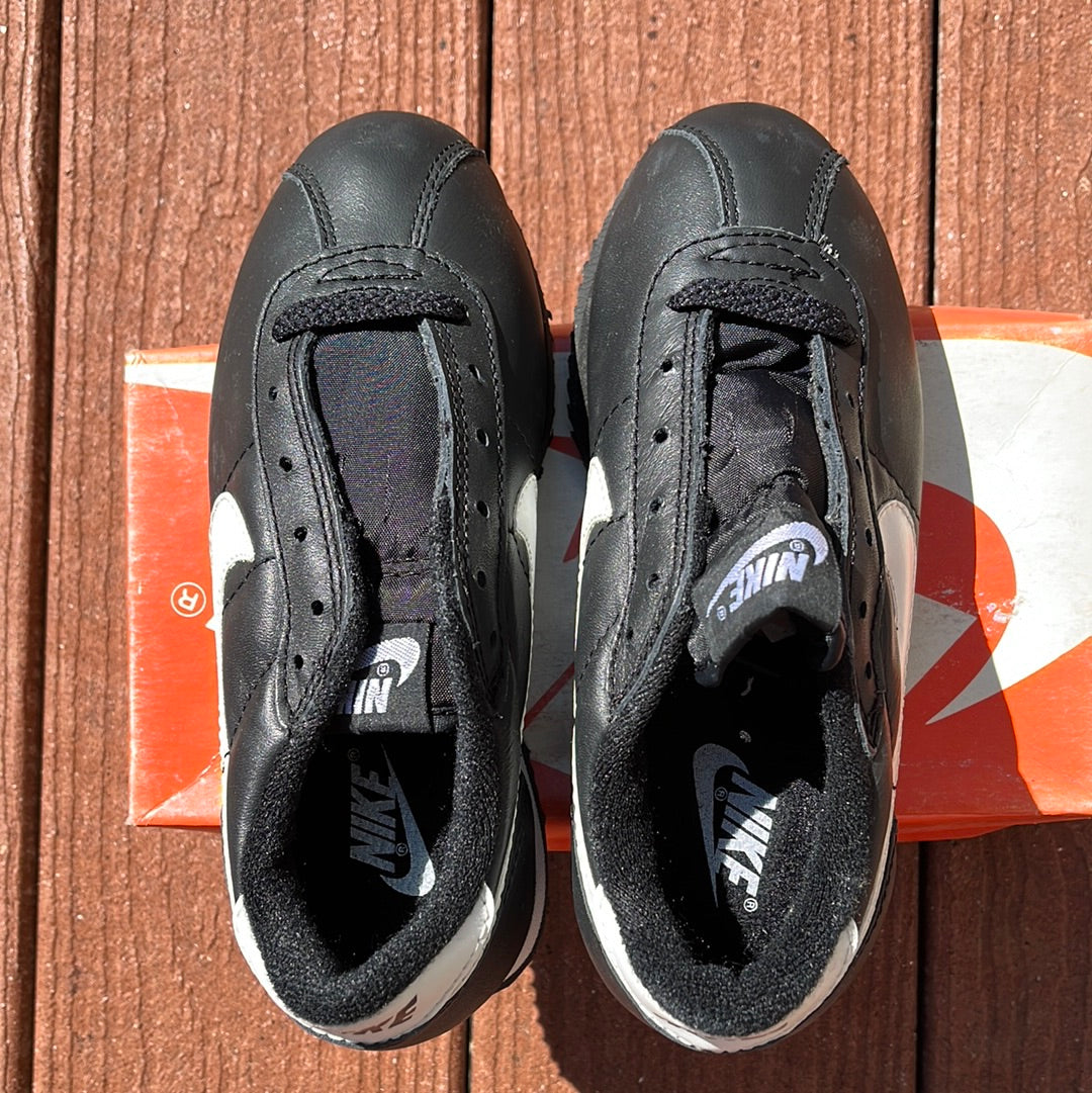 SZ 1.5Y Kids. 1990 Nike Leather Cortez.
