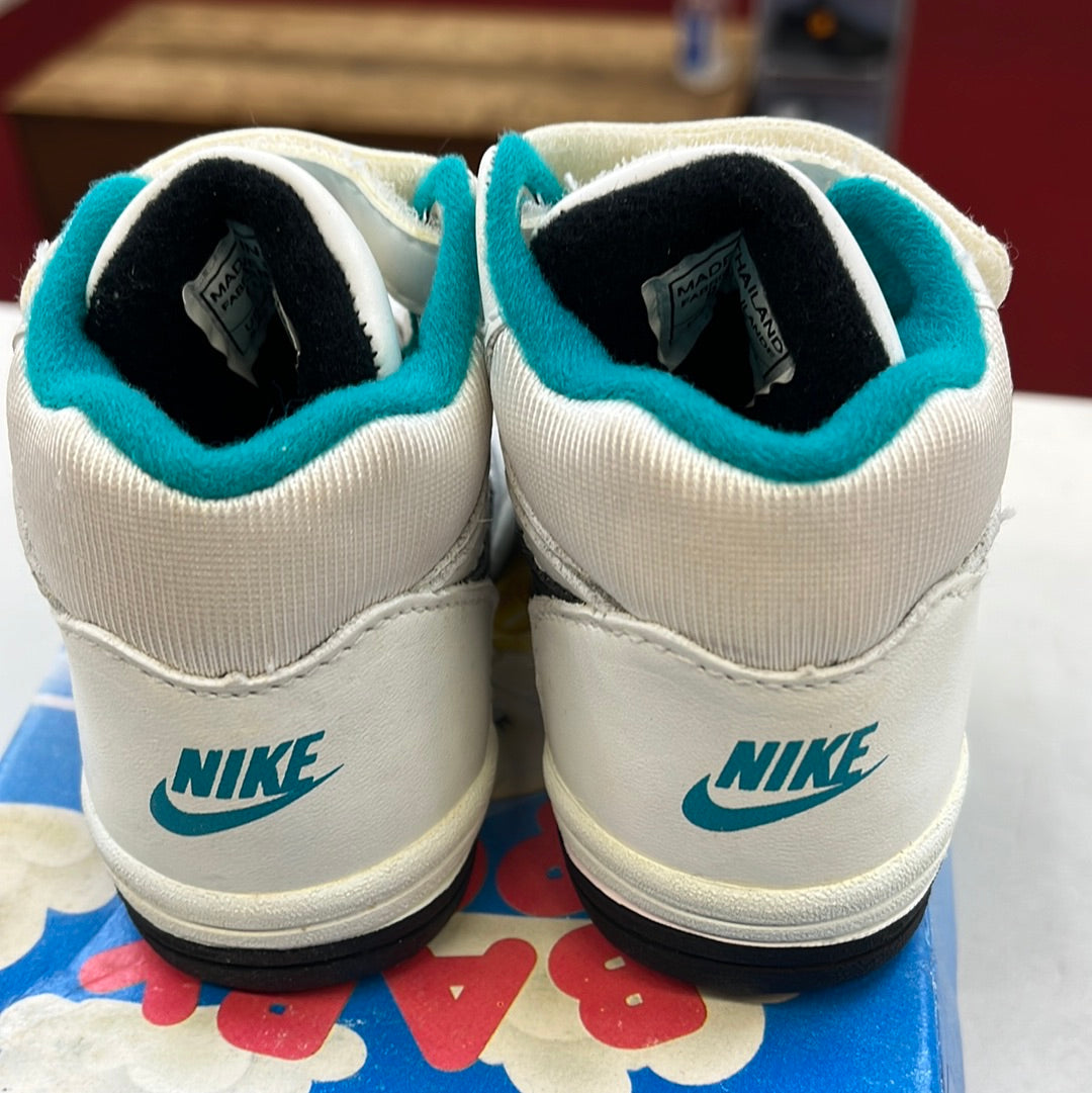 SZ 5.5C. 1991 Baby Nike Flight.