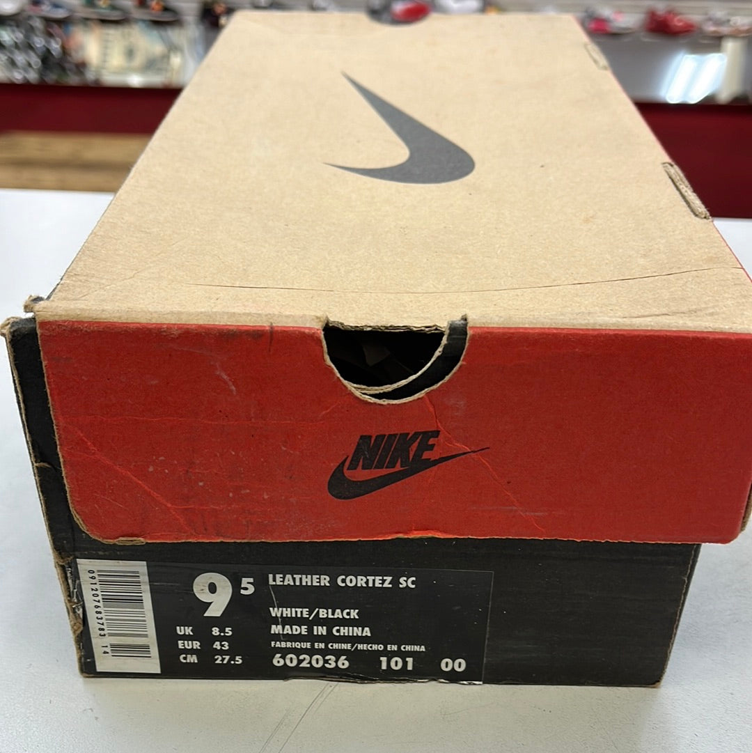 SZ 9.5 Men. 1996 Nike Leather Cortez Jewels.