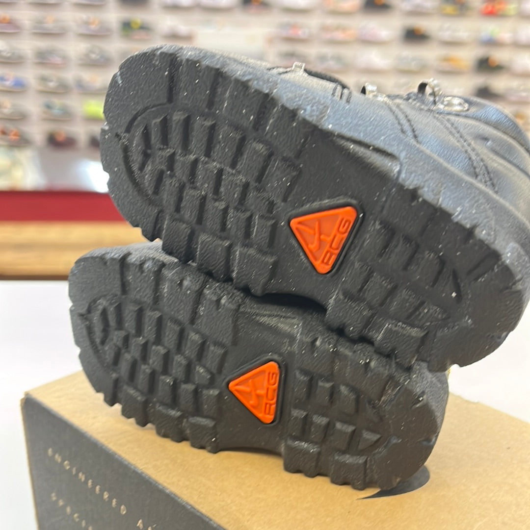SZ 2.5C. 1997 Baby Nike Saigar ACG.