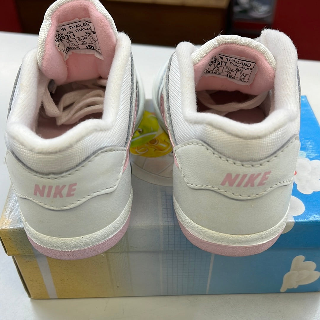 SZ 8C. 1992 Baby Nike Tech Challenge