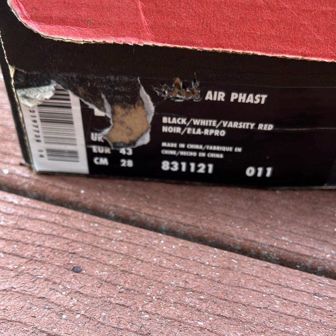SZ 11 women/ 9.5 Men. 1999 Nike air phast.