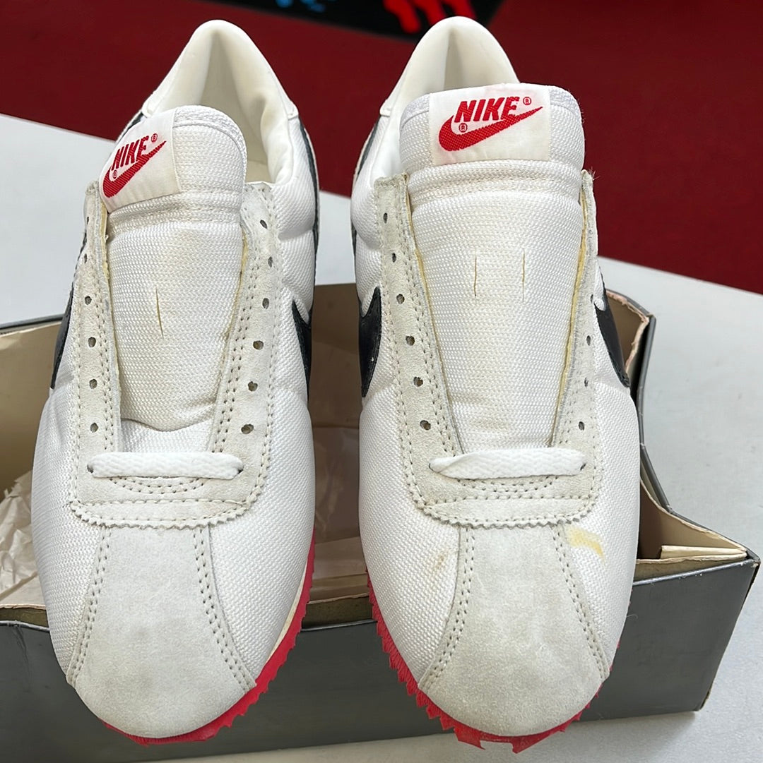 SZ 7.5 men. 1993 Nike Cortez II Cali