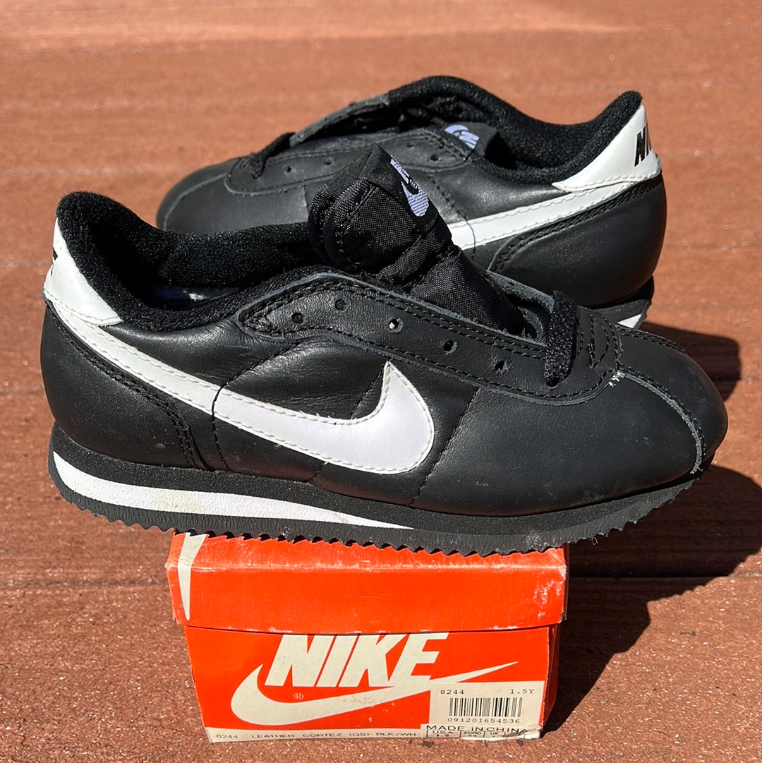 SZ 1.5Y Kids. 1990 Nike Leather Cortez.