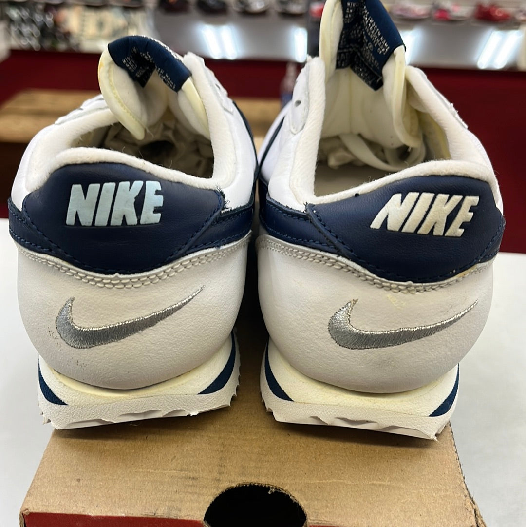 SZ 8 Men. 1996 Nike Leather Cortez.