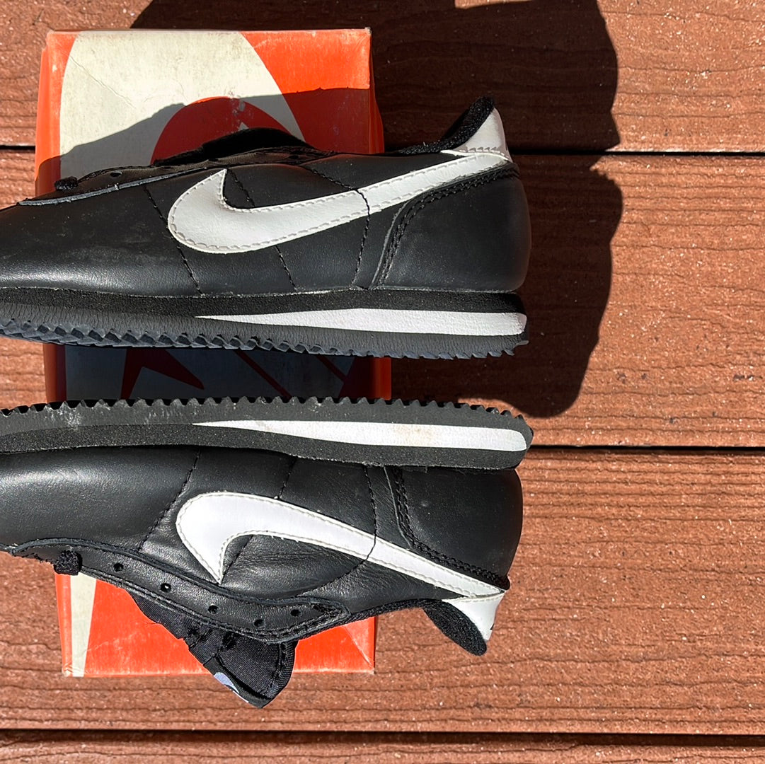 SZ 1.5Y Kids. 1990 Nike Leather Cortez.