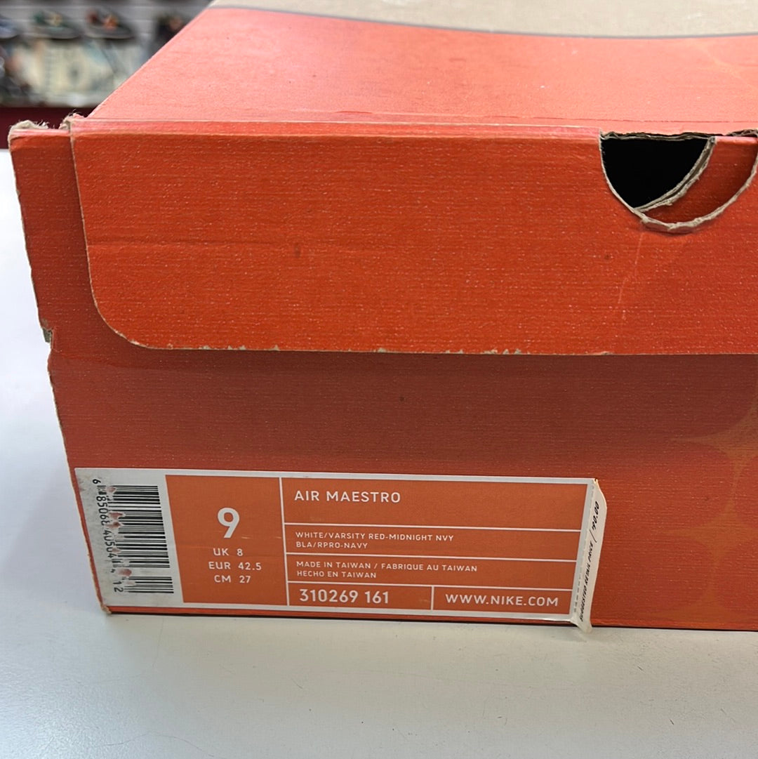 SZ 9 men. 2004 Nike air maestro aka Pippen