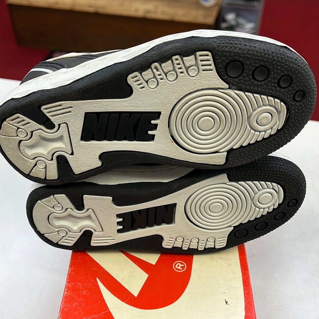 SZ 9C. 1990 Baby Nike Quantum Force II Low.