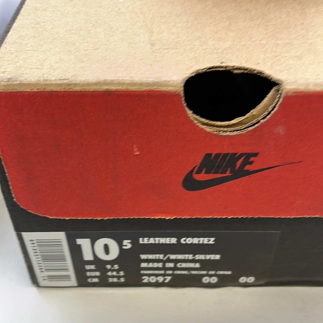 Sz 10.5 men. 1996 Nike Leather Cortez Safari.