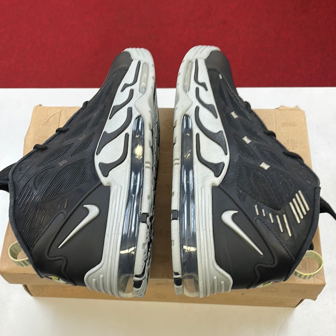 SZ 10 Men. 2012 Nike Air Max Pillar.