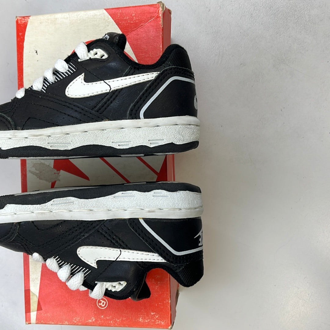 SZ 9C. 1990 Baby Nike Quantum Force II Low.