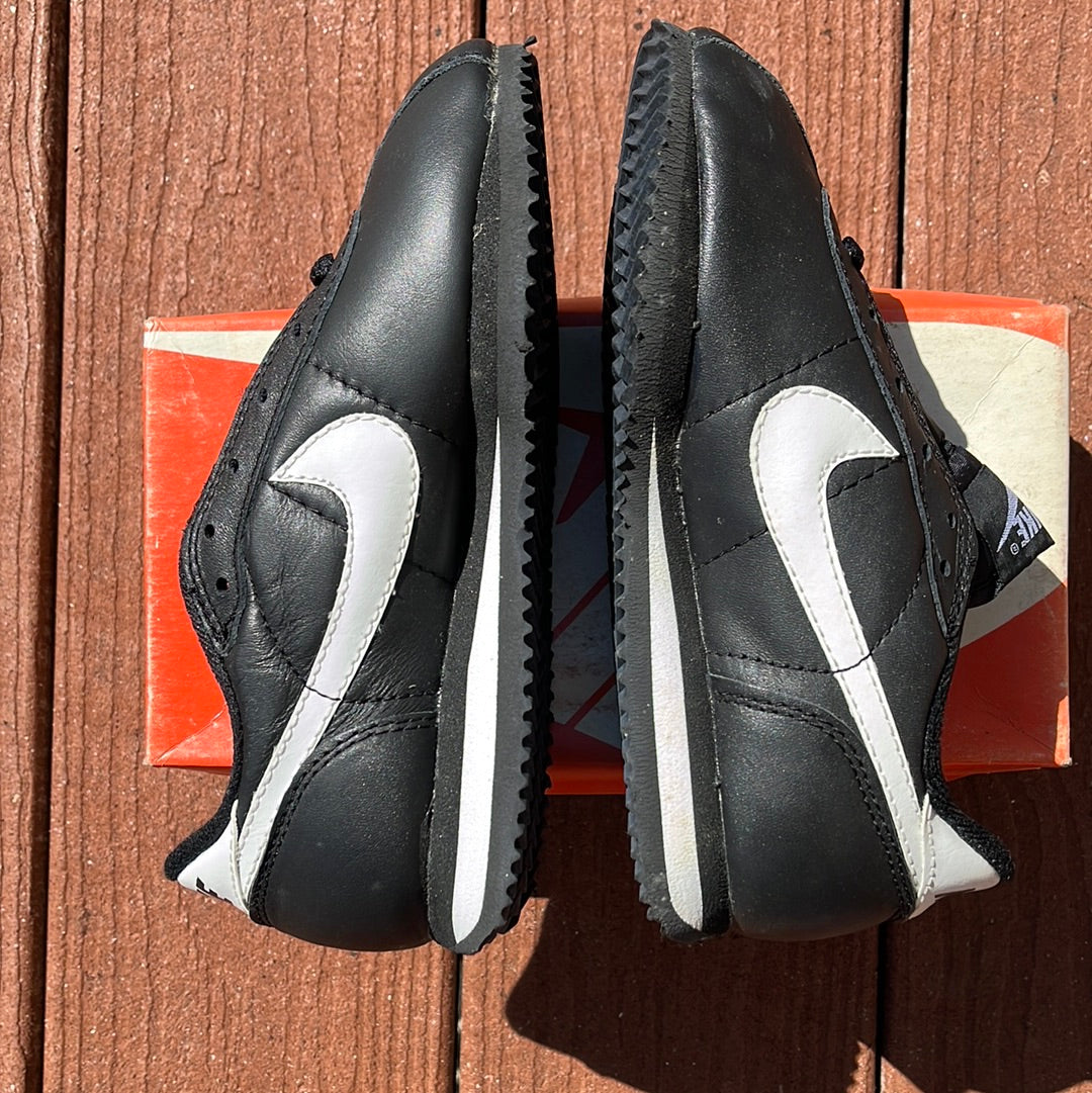 SZ 1.5Y Kids. 1990 Nike Leather Cortez.