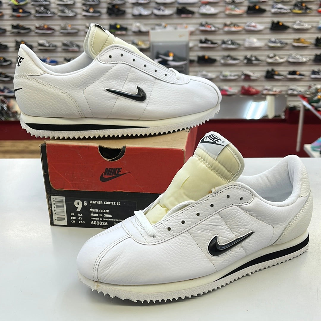 SZ 9.5 Men. 1996 Nike Leather Cortez Jewels.