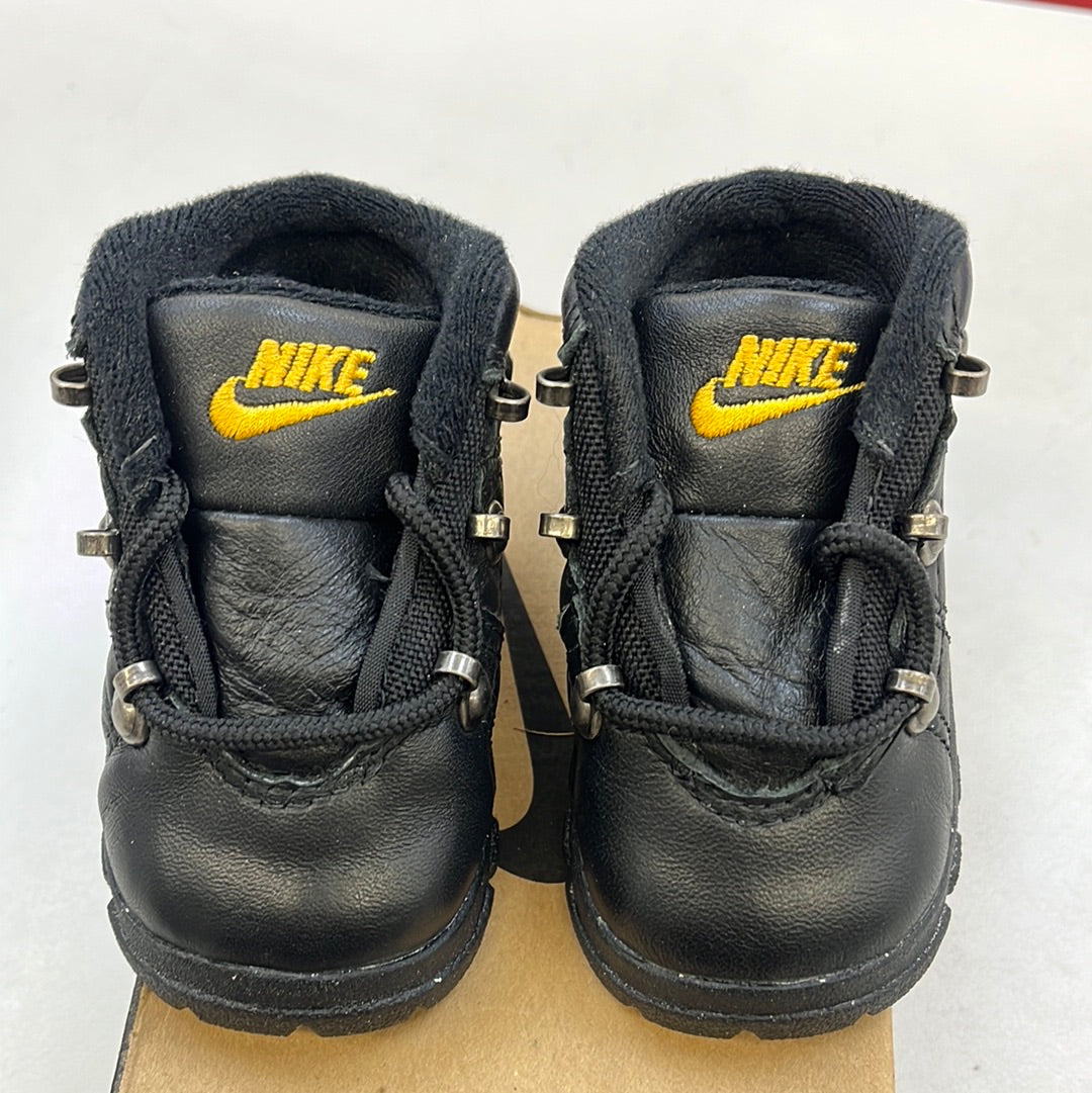 SZ 2.5C. 1997 Baby Nike Saigar ACG.