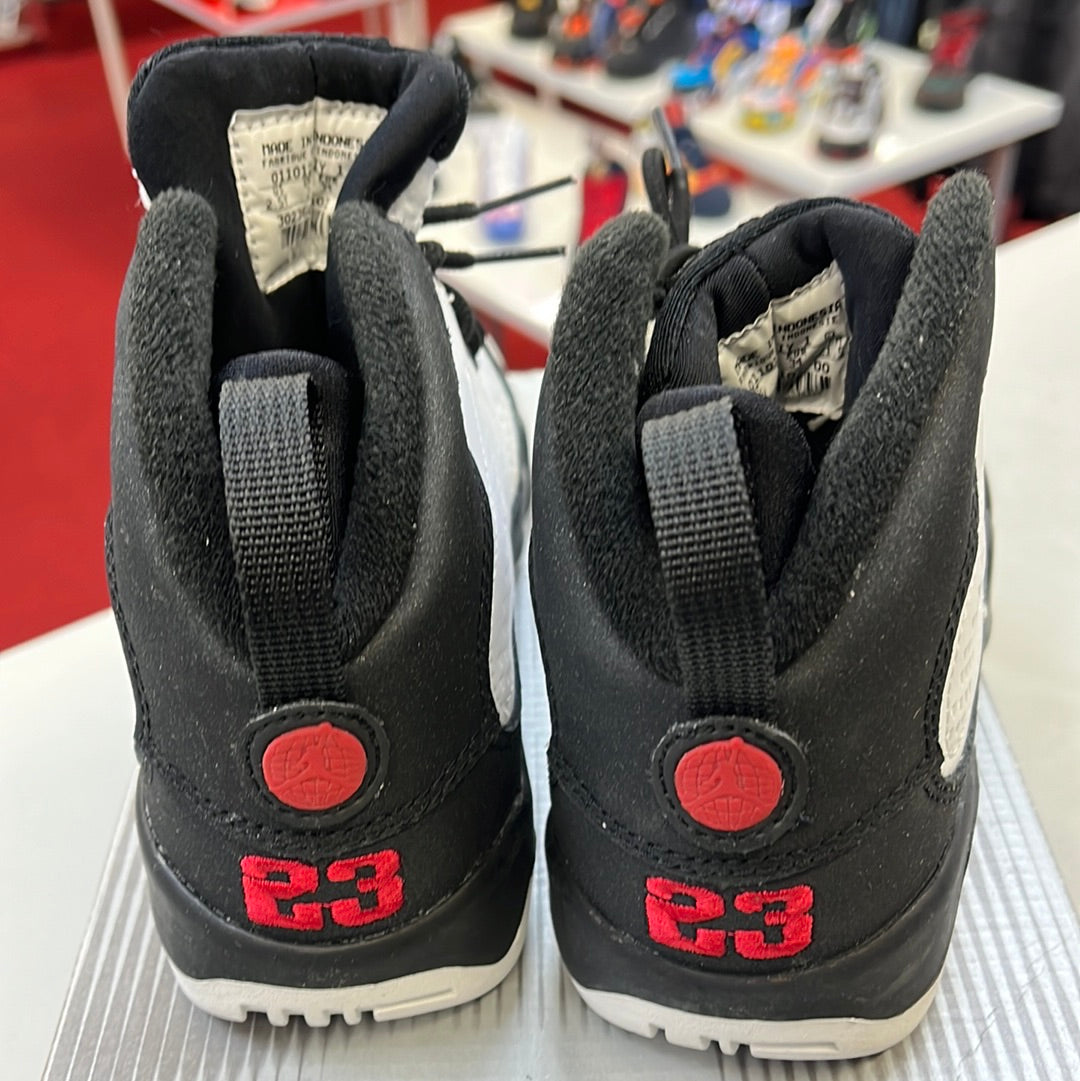 SZ 2.5Y. 2001 Kids Jordan IX retro.