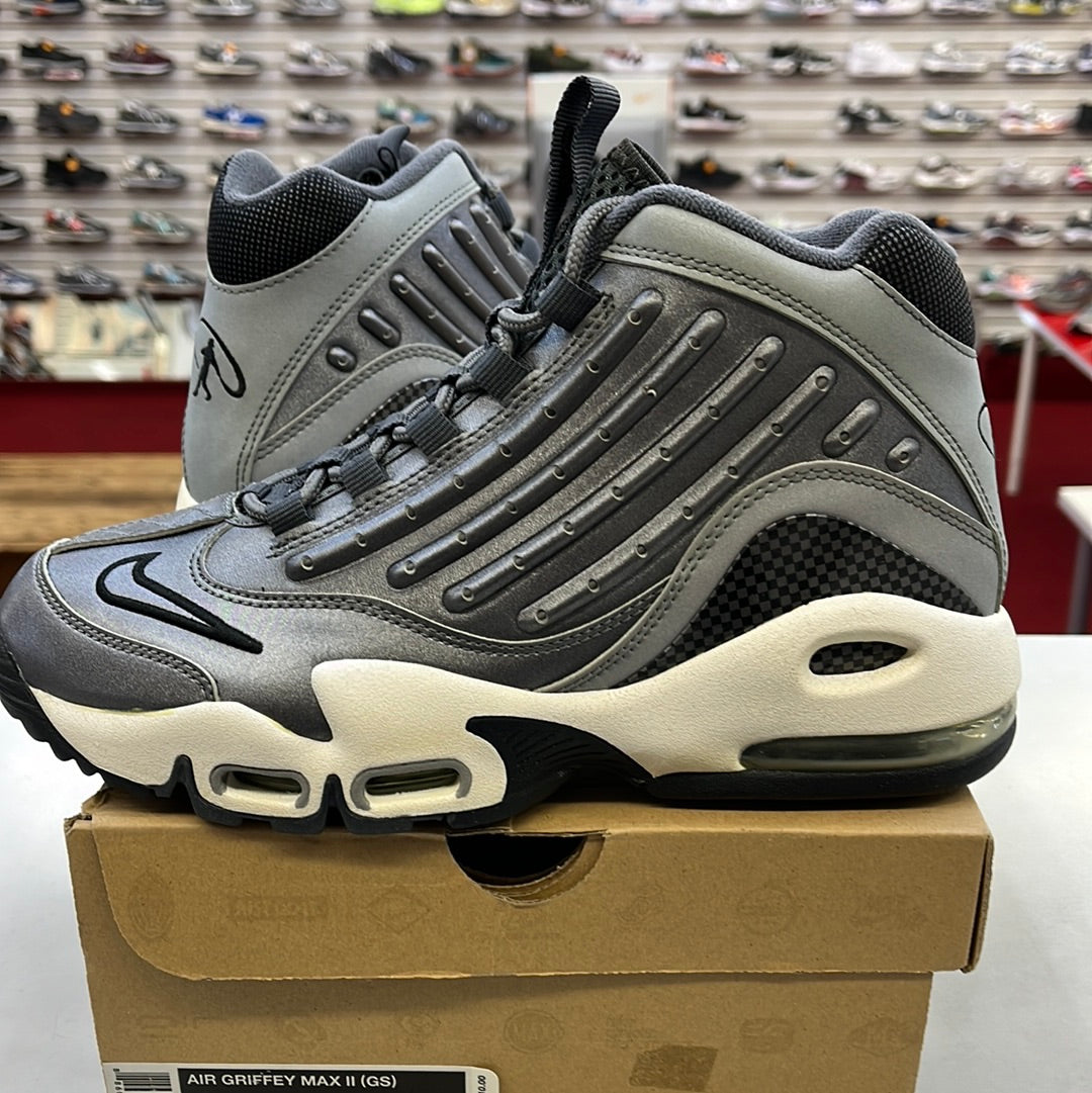 SZ 5.5Y. 2011 Nike Air Griffey II GS.