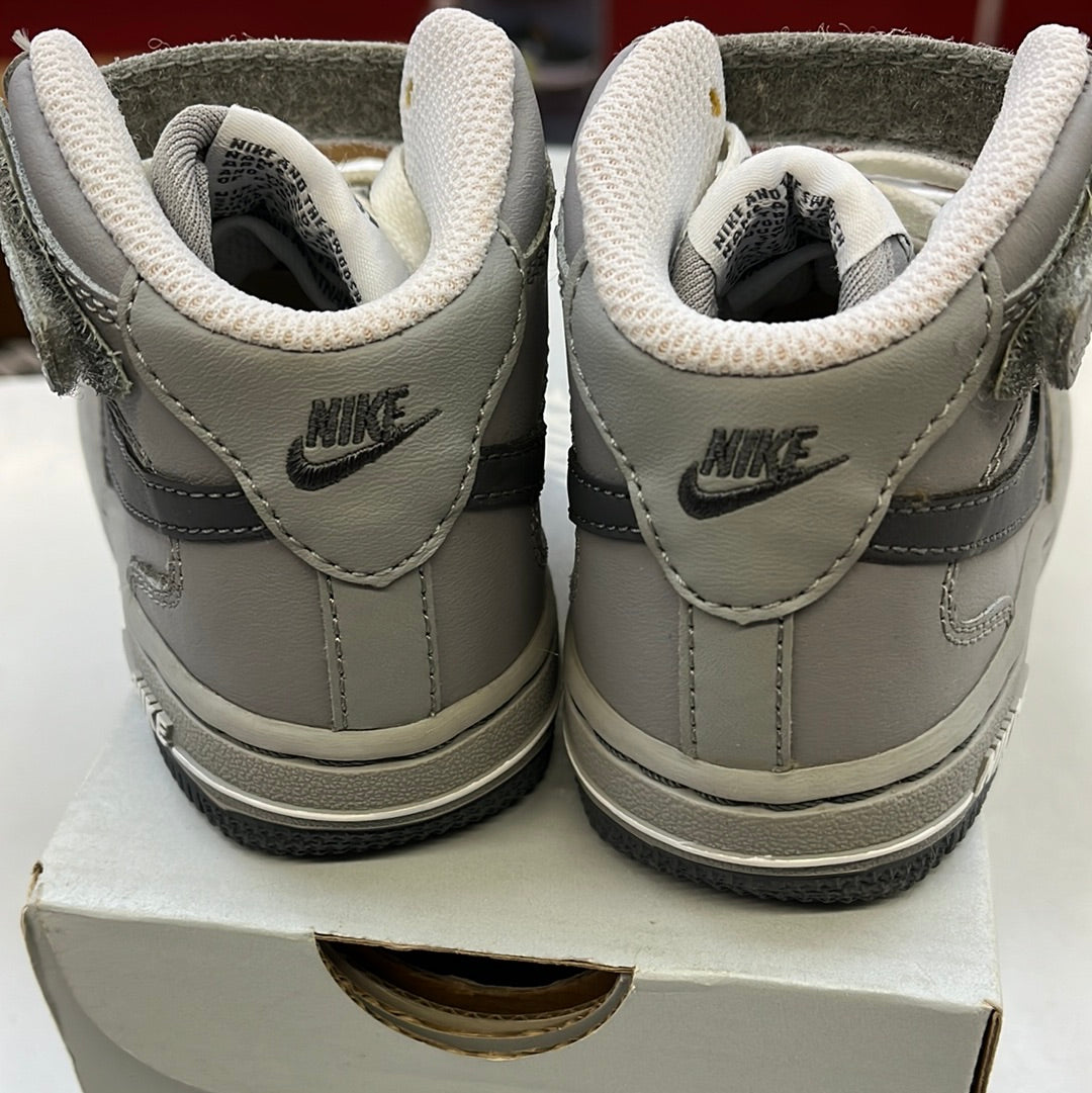 SZ 8C. 2009 Baby Nike AF1 Mid.