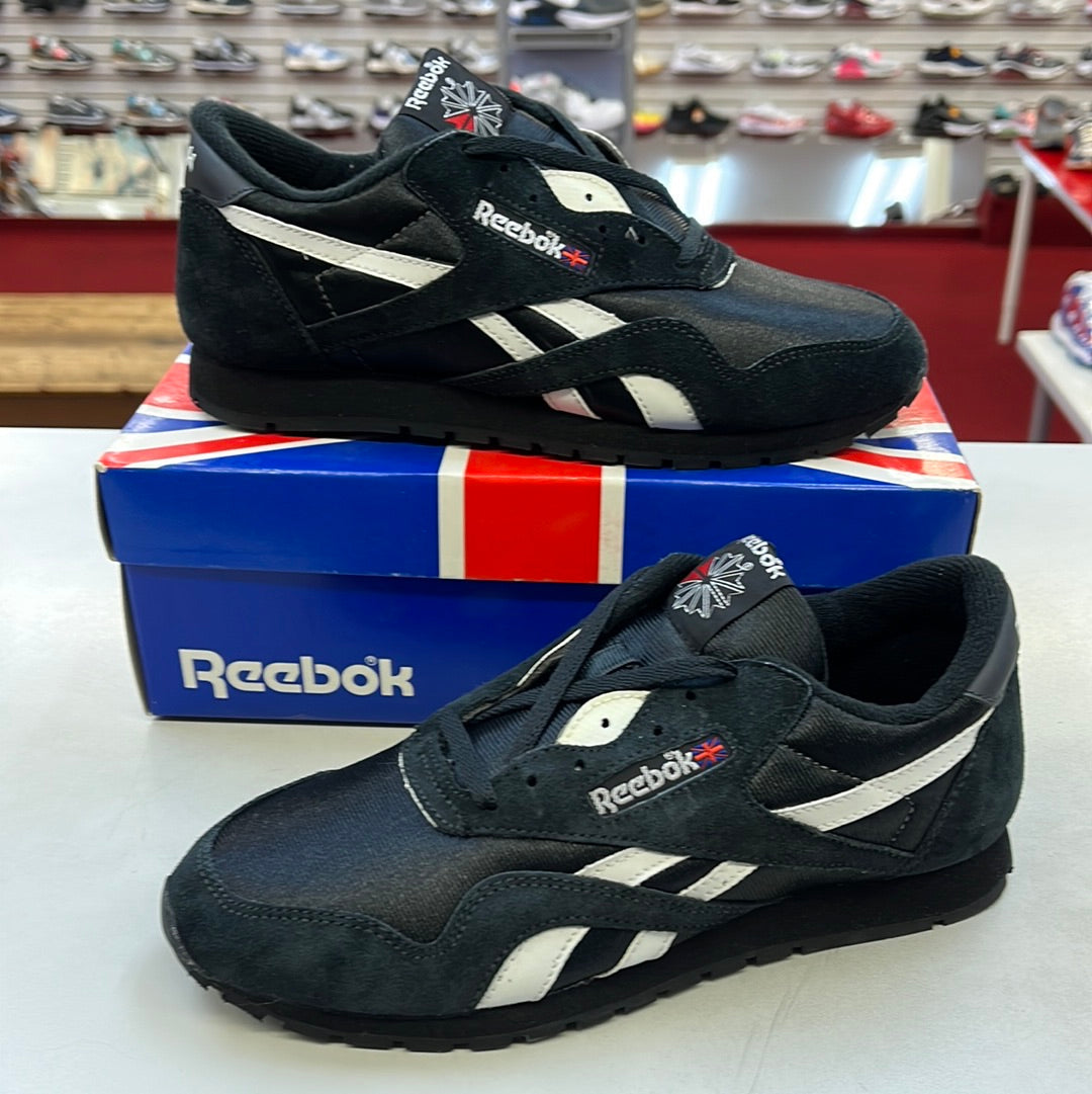 SZ 6Y. Vintage 90’s Reebok Classic Nylon Kids.