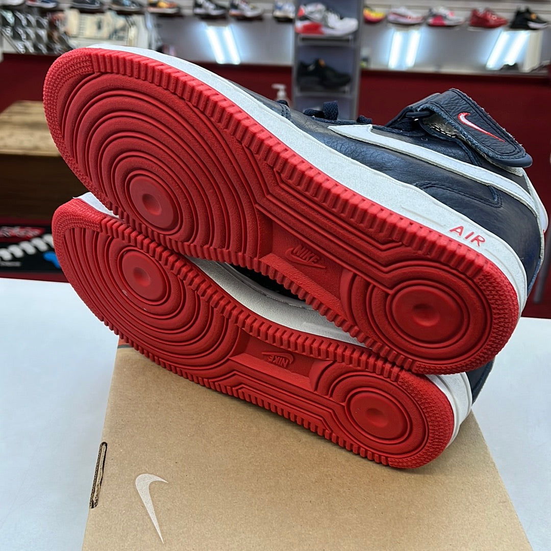 SZ 10.5 Men. 2000 Nike Air Force 1 Mid.