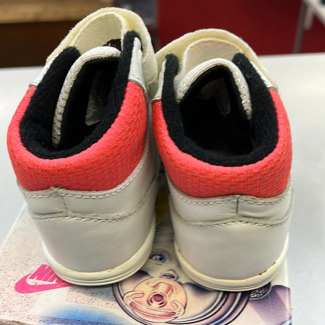 SZ: 5.5C Baby Nike Conditioner.